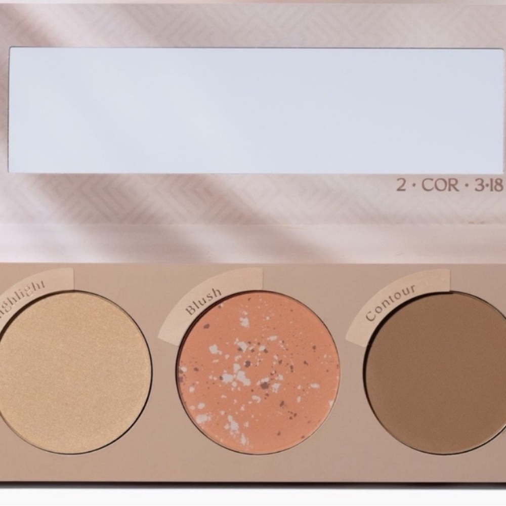 DOXA Beauty Face Palette - Cream and Tan Shades New in Box - Picture 2 of 3